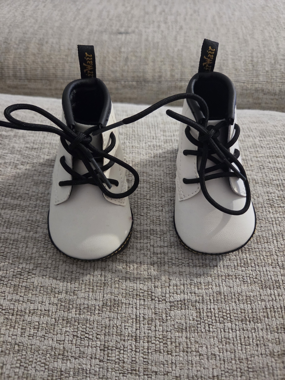 Dr. Martens baby 1460 leather booties crib shoes Size 2
